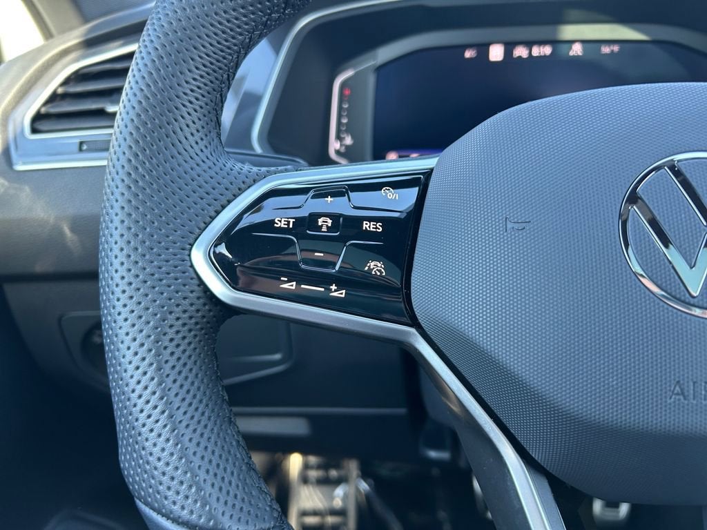 2024 Volkswagen Tiguan 2.0T SEL R-Line