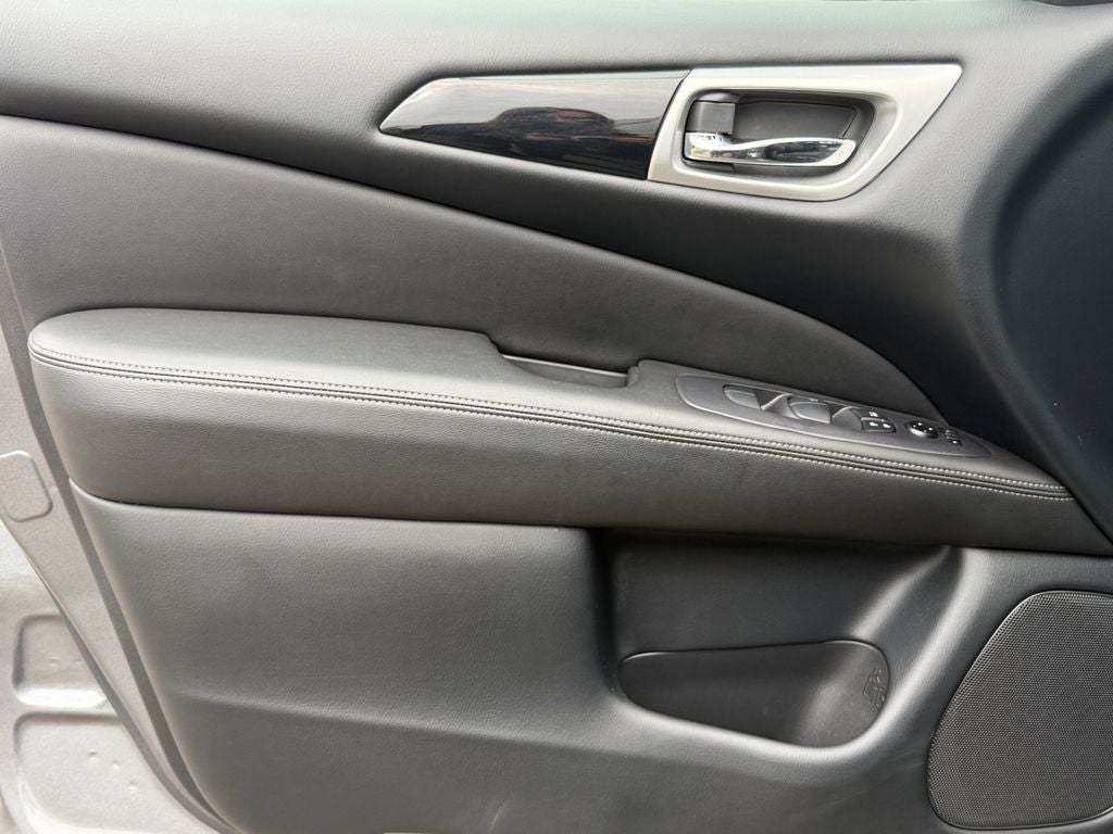 2020 Nissan Pathfinder S