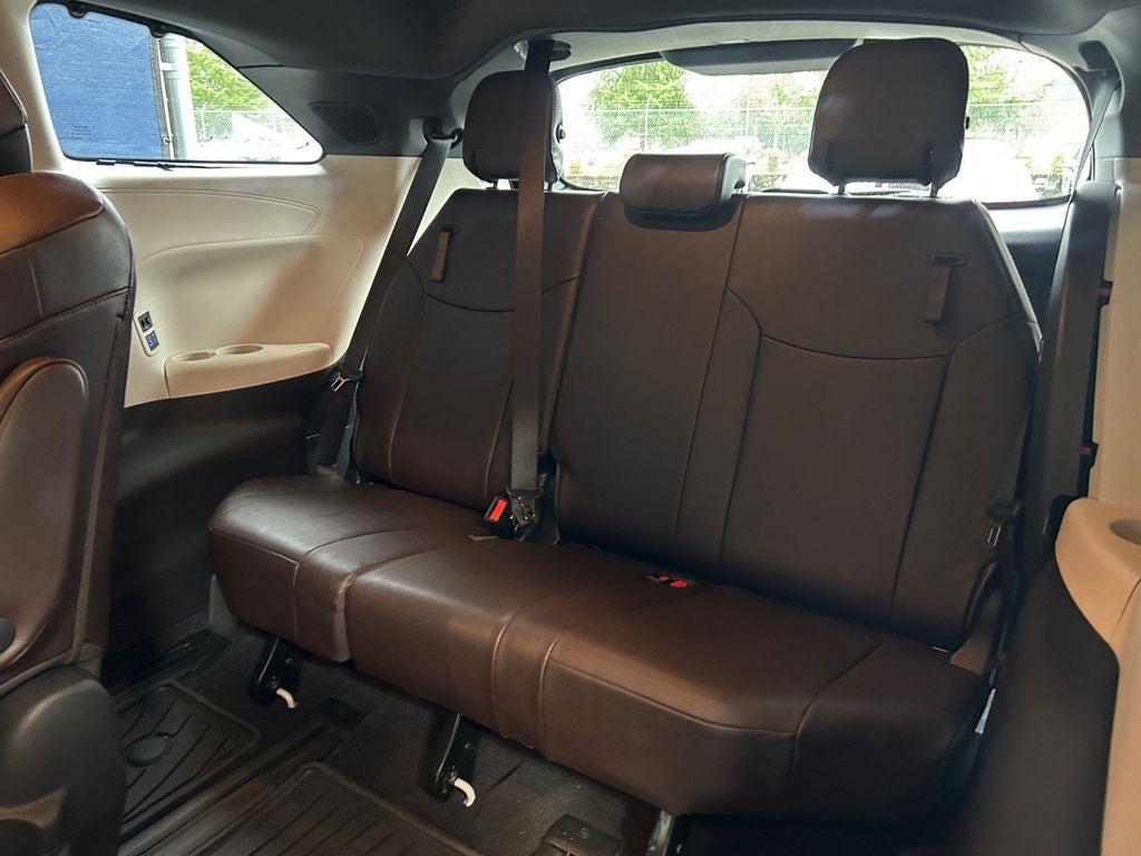 2022 Toyota Sienna Platinum 7 Passenger