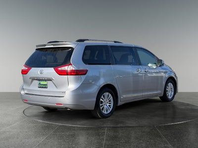 2017 Toyota Sienna XLE 8 Passenger