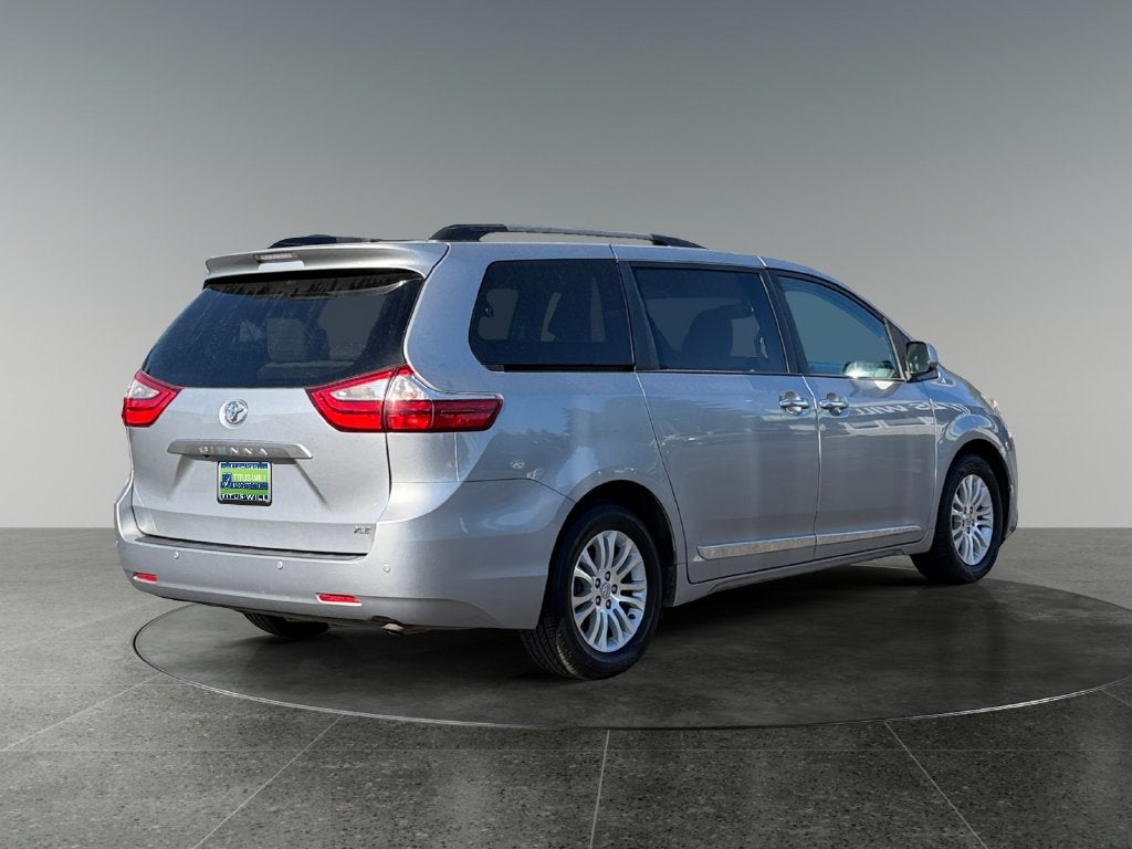 2017 Toyota Sienna XLE 8 Passenger