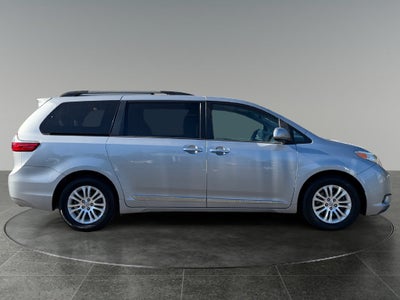 2017 Toyota Sienna XLE 8 Passenger