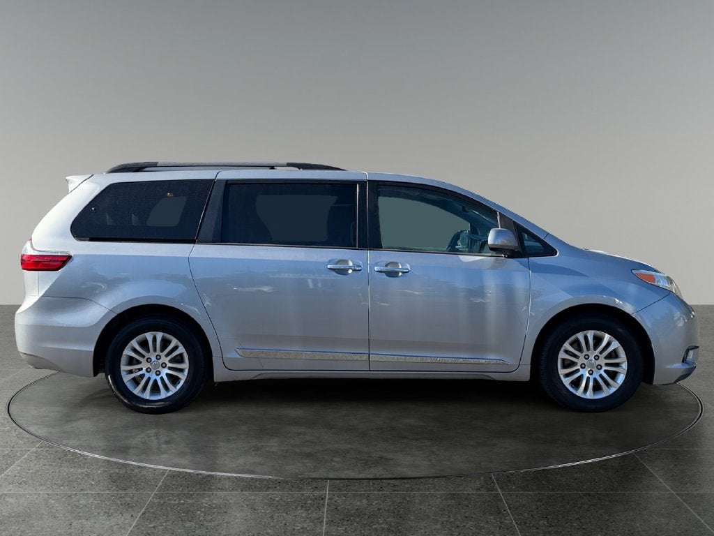 2017 Toyota Sienna XLE 8 Passenger