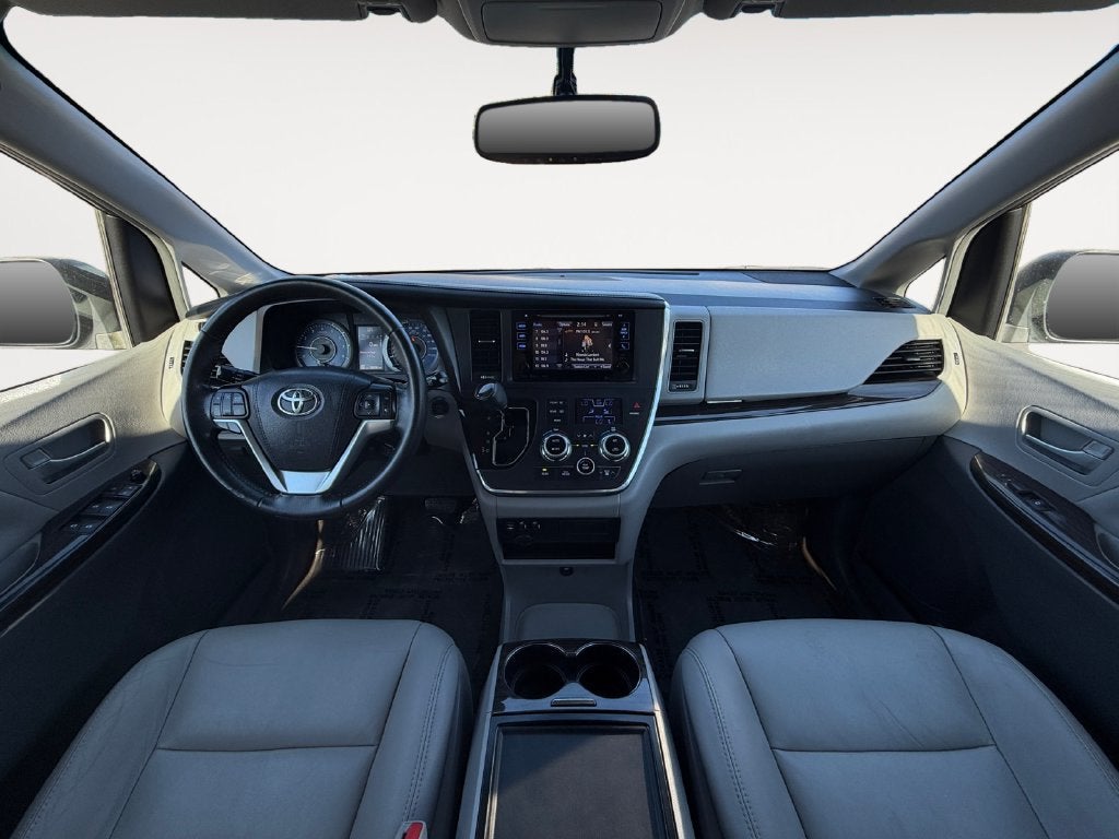 2017 Toyota Sienna XLE 8 Passenger