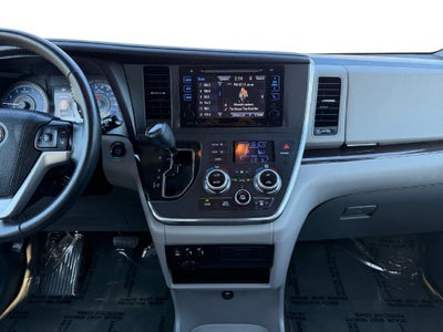 2017 Toyota Sienna XLE 8 Passenger