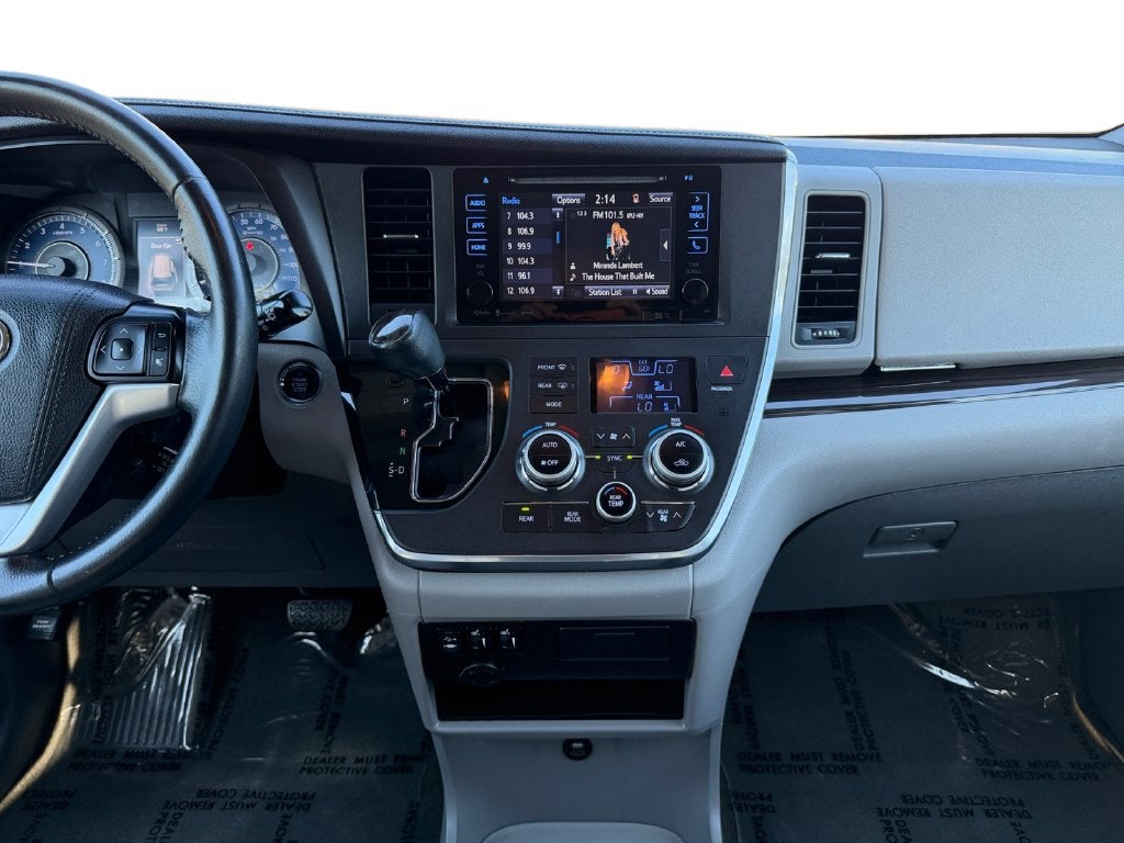 2017 Toyota Sienna XLE 8 Passenger