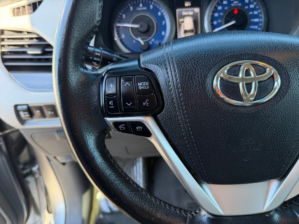 2017 Toyota Sienna XLE 8 Passenger
