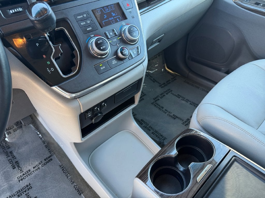 2017 Toyota Sienna XLE 8 Passenger