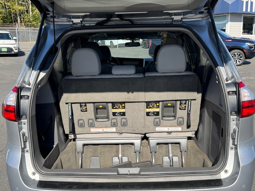 2017 Toyota Sienna XLE 8 Passenger