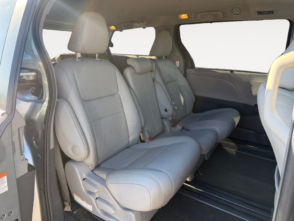 2017 Toyota Sienna XLE 8 Passenger
