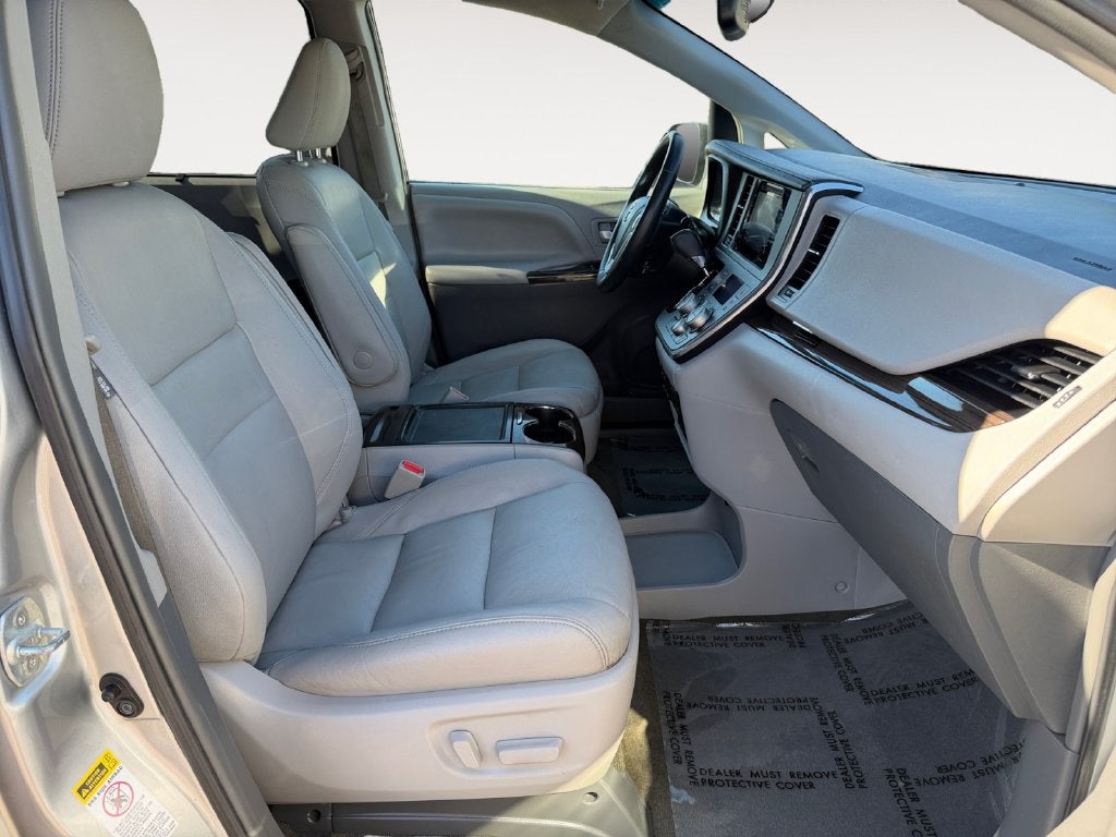 2017 Toyota Sienna XLE 8 Passenger