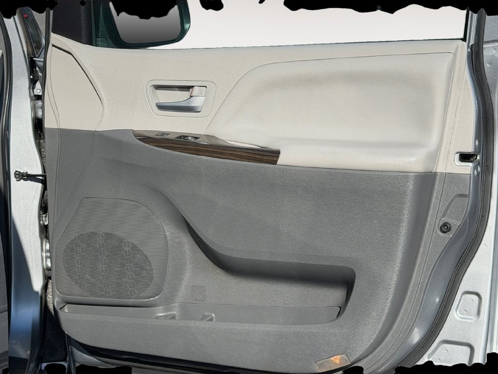 2017 Toyota Sienna XLE 8 Passenger