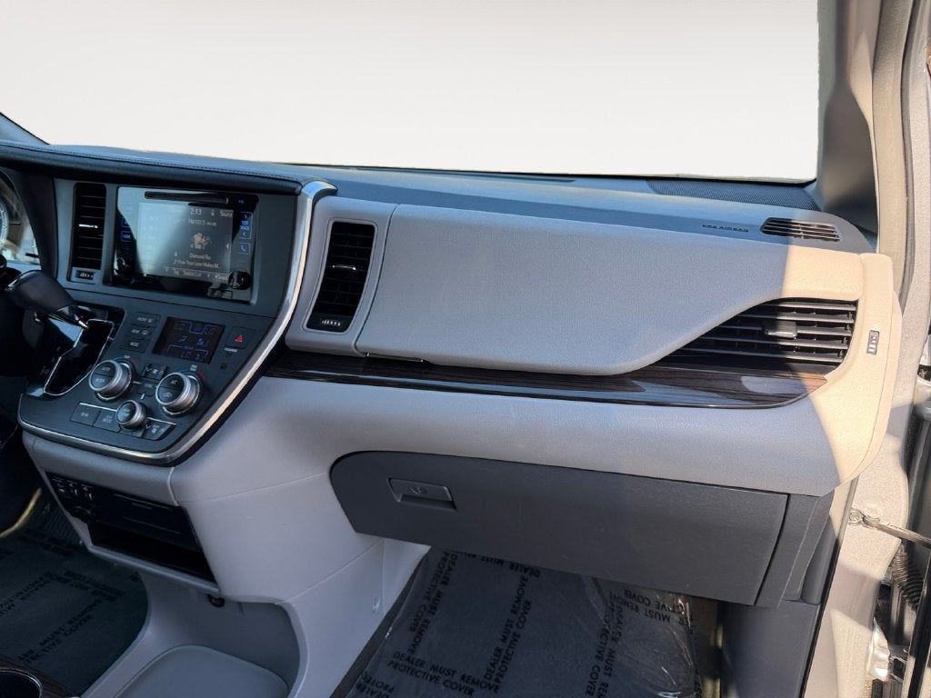 2017 Toyota Sienna XLE 8 Passenger