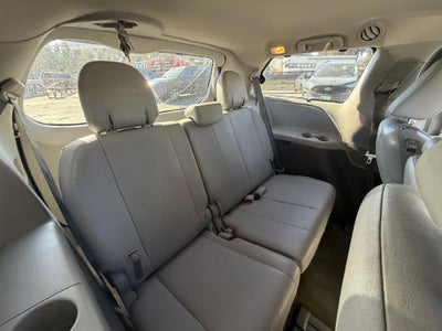 2017 Toyota Sienna XLE 8 Passenger