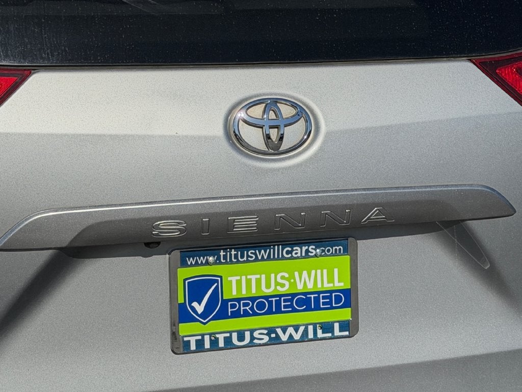 2017 Toyota Sienna XLE 8 Passenger