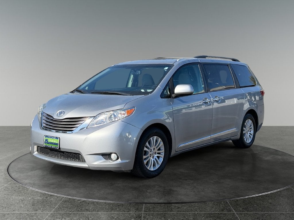 2017 Toyota Sienna XLE 8 Passenger