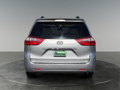 2017 Toyota Sienna XLE 8 Passenger