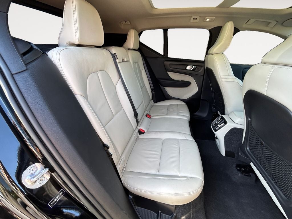 2023 Volvo XC40 B5 Plus Bright Theme
