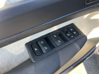 2023 Volvo XC40 B5 Plus Bright Theme