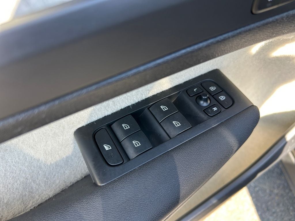 2023 Volvo XC40 B5 Plus Bright Theme