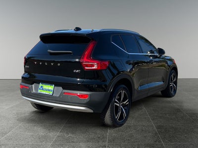 2023 Volvo XC40 B5 Plus Bright Theme
