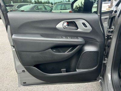 2025 Chrysler Pacifica Hybrid Select Premium S Appearance