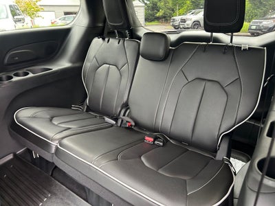 2025 Chrysler Pacifica Hybrid Select Premium S Appearance