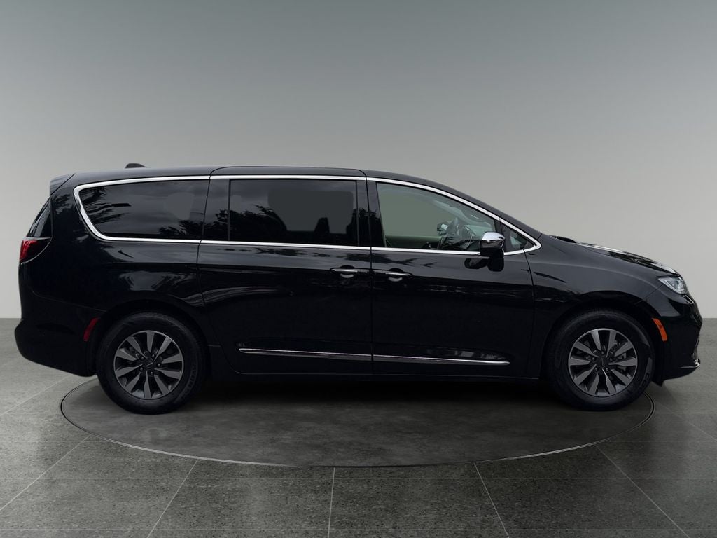 2023 Chrysler Pacifica Hybrid Limited
