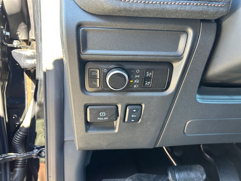 2025 Ford F-150 Lightning Lariat