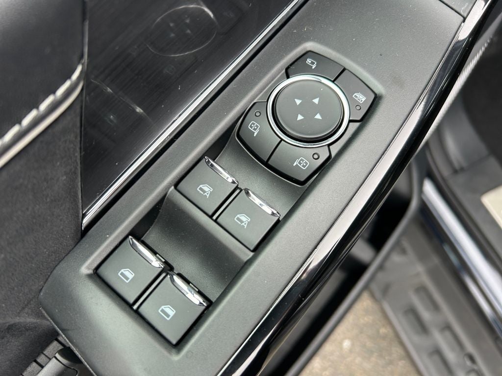 2025 Ford F-150 Lightning Platinum