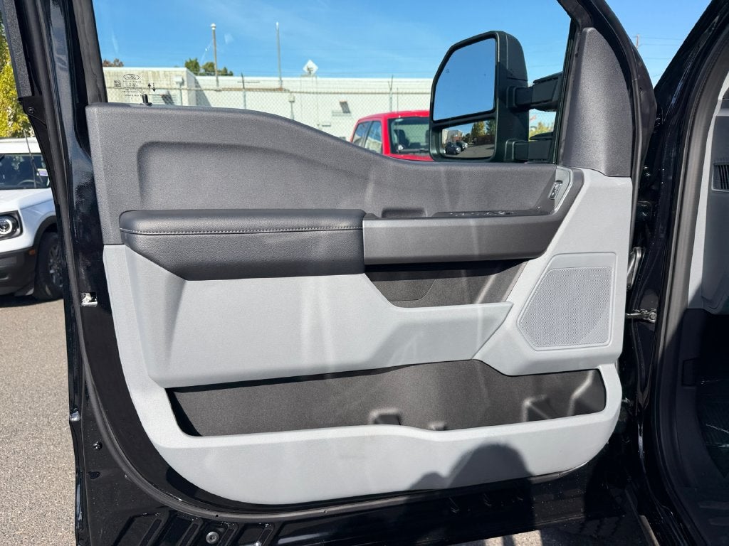 2027 Ford F-350SD XLT