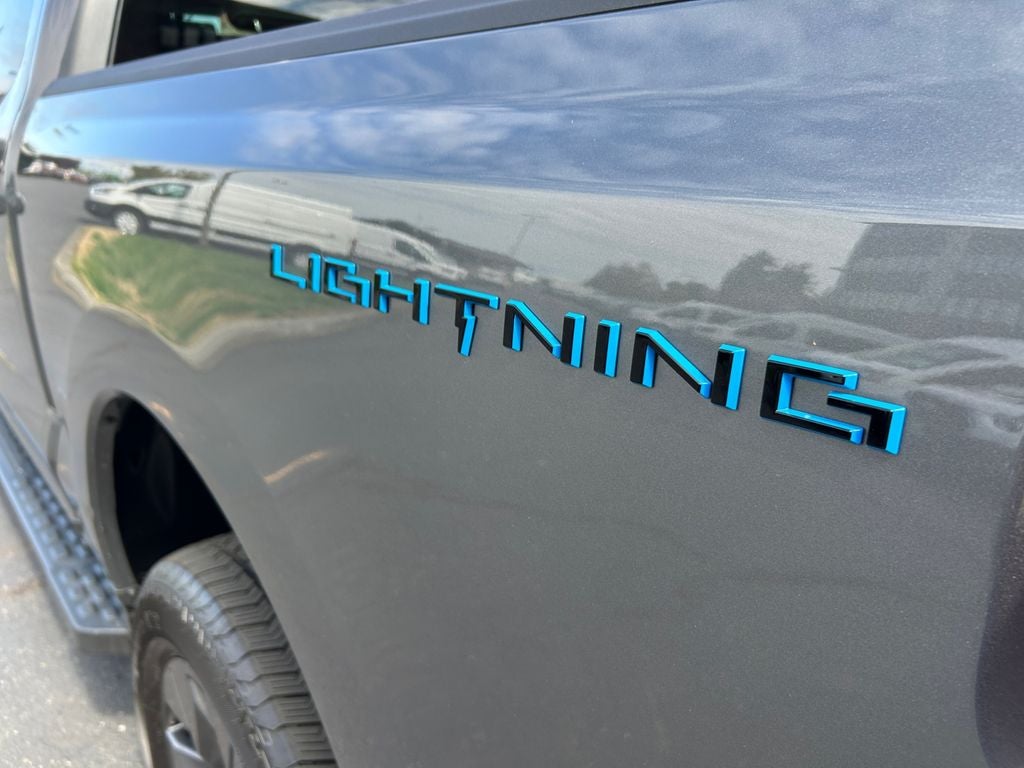 2025 Ford F-150 Lightning Flash