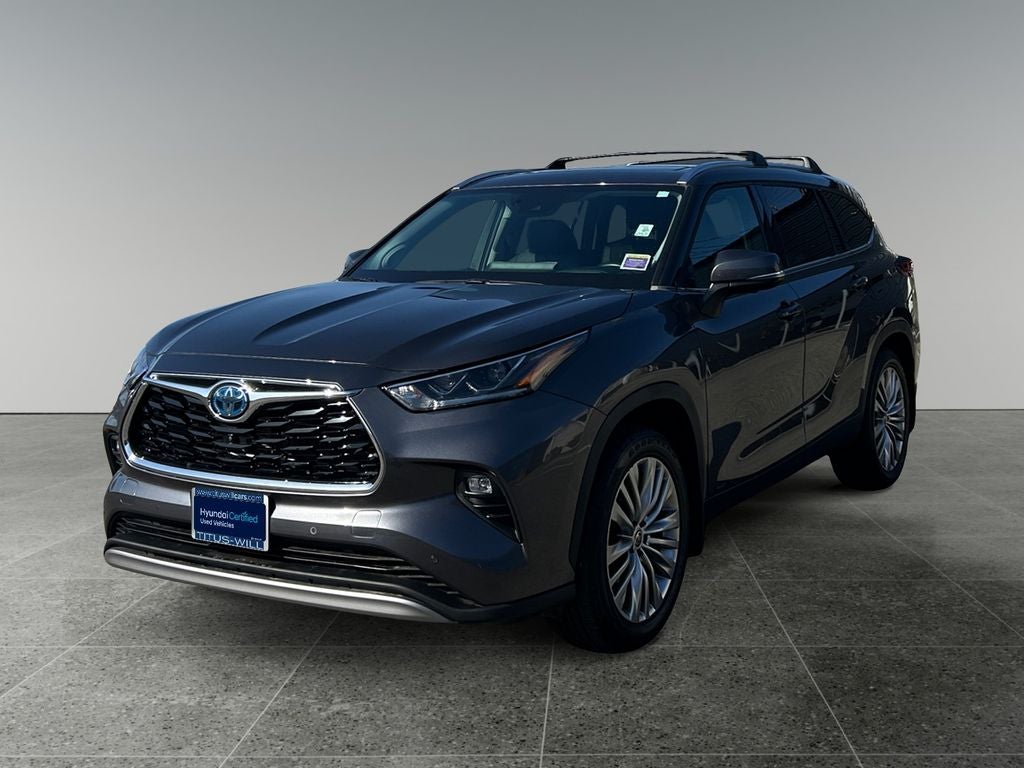 2023 Toyota Highlander Hybrid Platinum