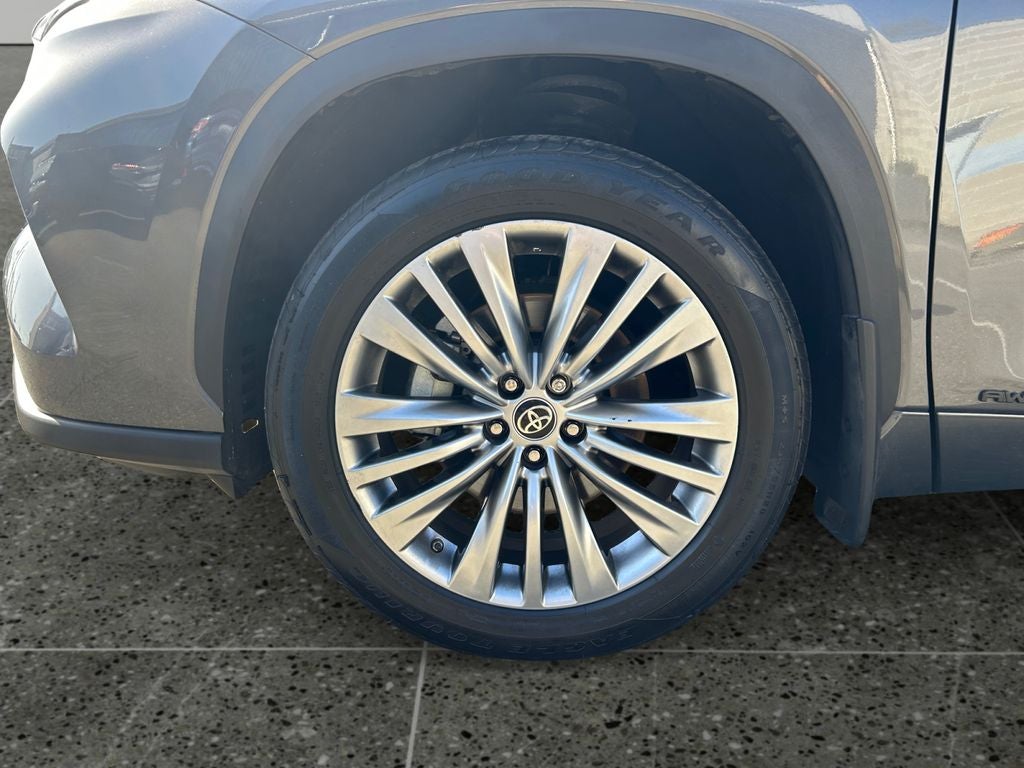 2023 Toyota Highlander Hybrid Platinum