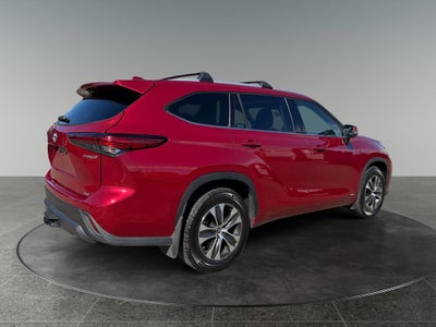 2022 Toyota Highlander Hybrid XLE
