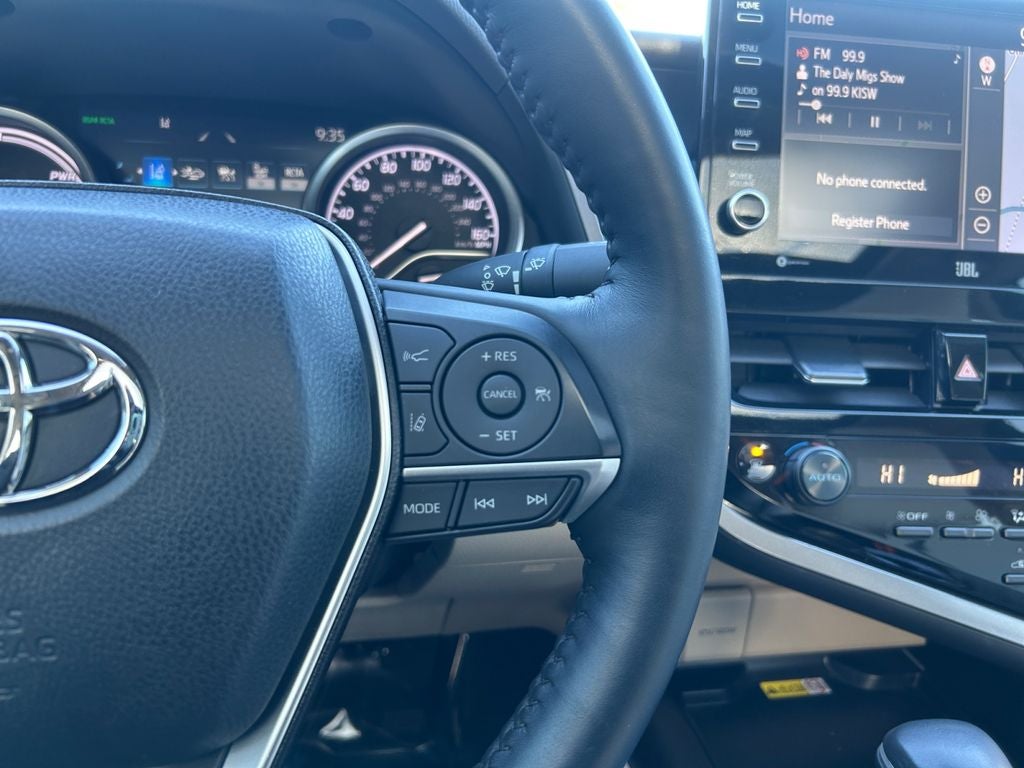 2022 Toyota Camry Hybrid XLE