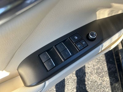 2022 Toyota Camry Hybrid XLE