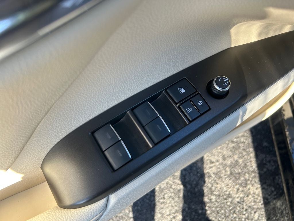 2022 Toyota Camry Hybrid XLE