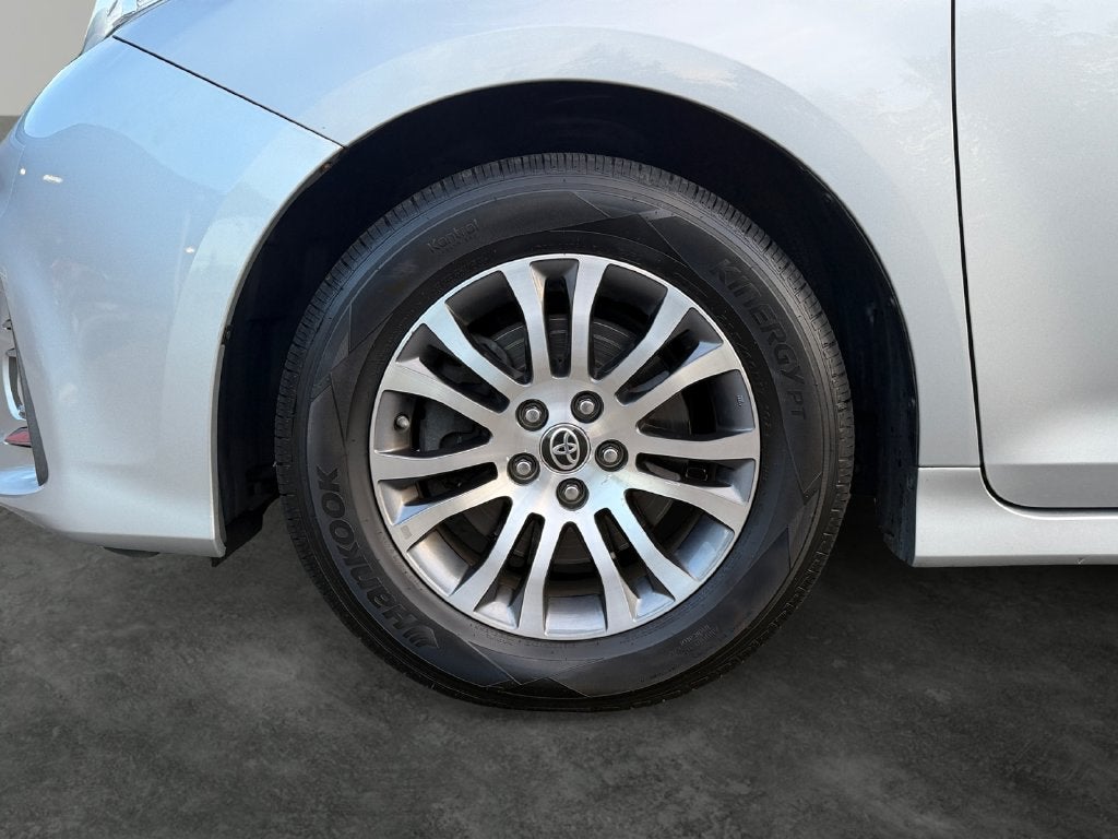 2020 Toyota Sienna XLE 8 Passenger