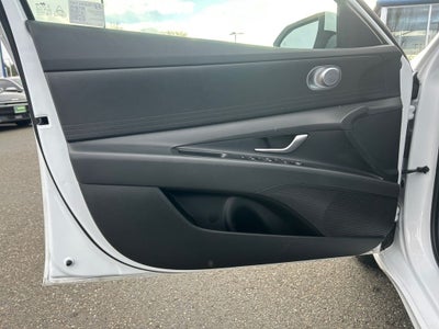 2025 Hyundai Elantra SE