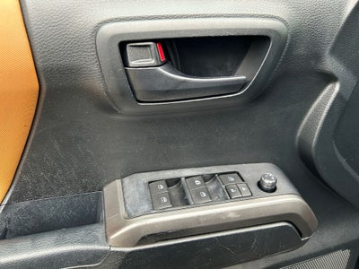 2017 Toyota TACOMA SR5 SR5