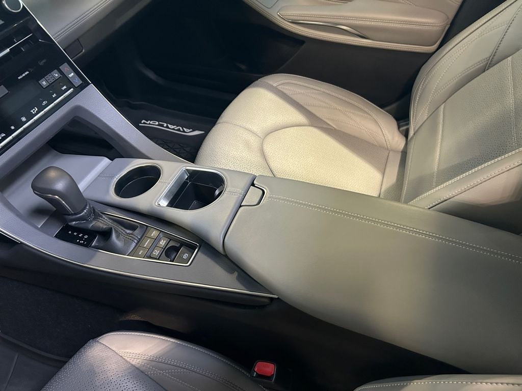 2019 Toyota AVALON HYBRID Limited