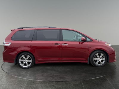 2013 Toyota Sienna SE 8 Passenger