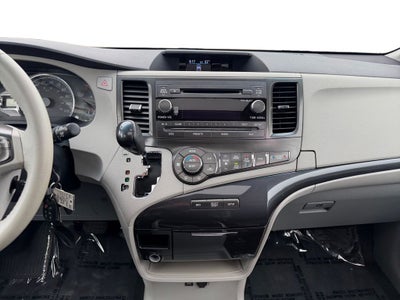 2013 Toyota Sienna SE 8 Passenger
