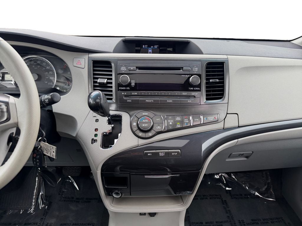 2013 Toyota Sienna SE 8 Passenger