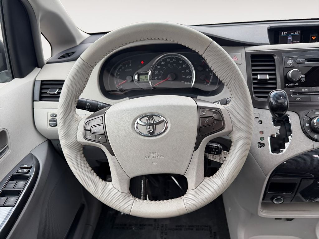 2013 Toyota Sienna SE 8 Passenger