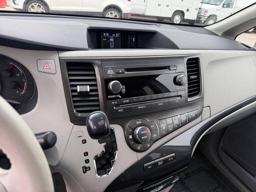 2013 Toyota Sienna SE 8 Passenger