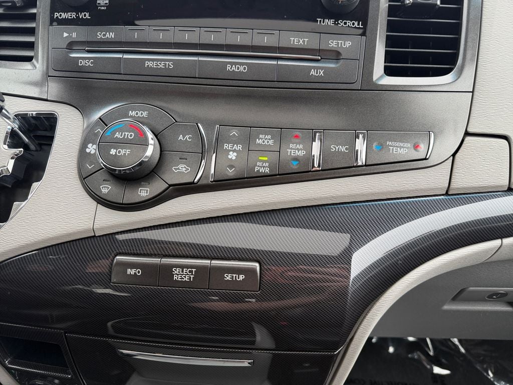 2013 Toyota Sienna SE 8 Passenger
