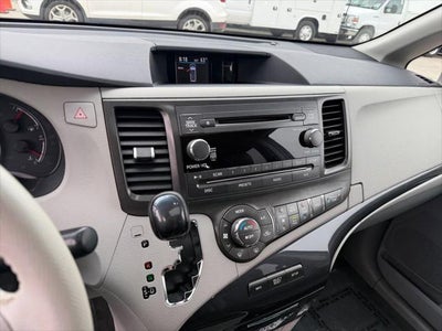 2013 Toyota Sienna SE 8 Passenger