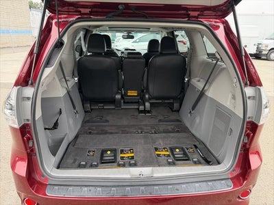 2013 Toyota Sienna SE 8 Passenger